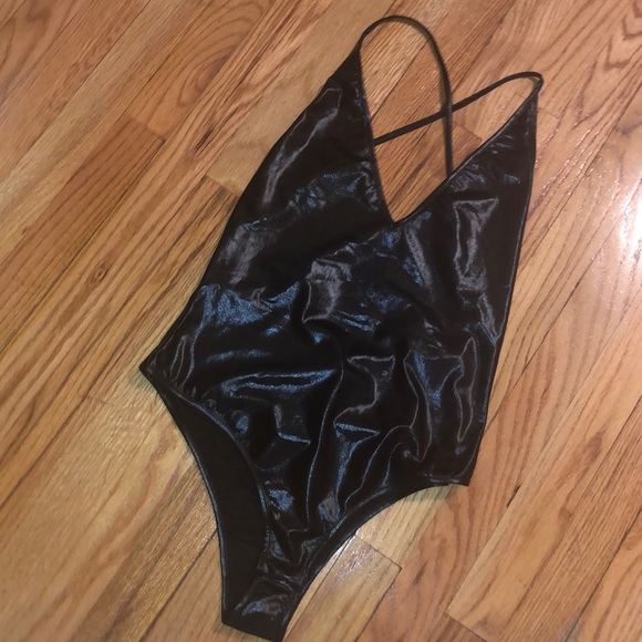 Windsor Tops - NWT🍾 Black metallic body suit!!